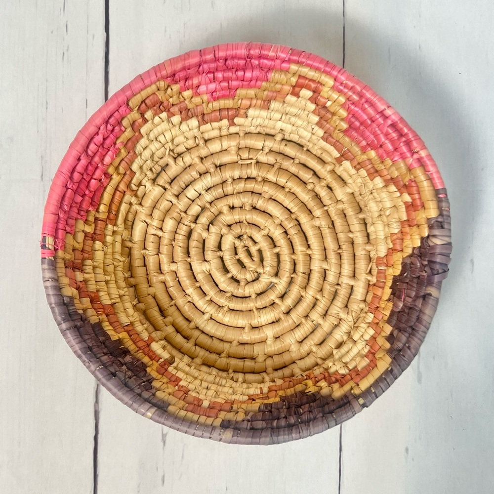 Vtg Hand Woven Coiled Grass Basket Star Design Boho Wall Decor Southwestern 9"